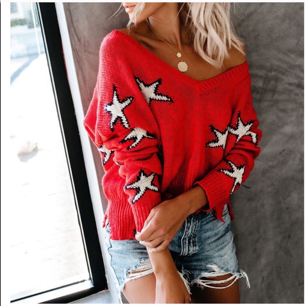 Red Star Patterned Women's Sweater - Picture 5 of 8